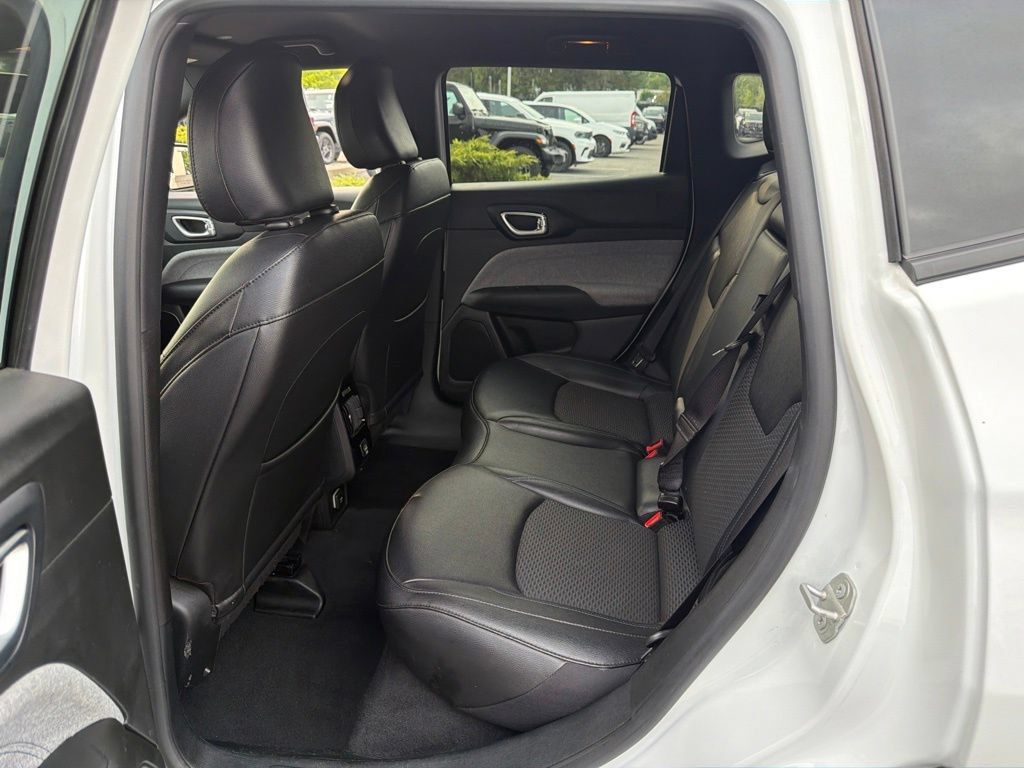 Used 2024 Jeep Compass Latitude AWD/4WD image 17