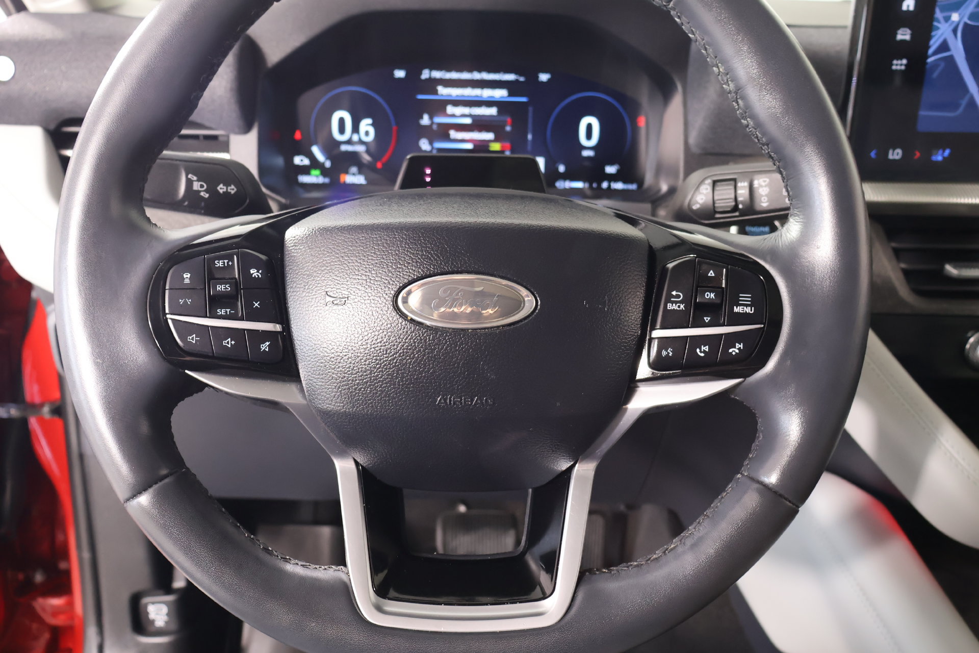 Used 2025 Ford Explorer Platinum w/ Ultimate Package AWD/4WD image 3