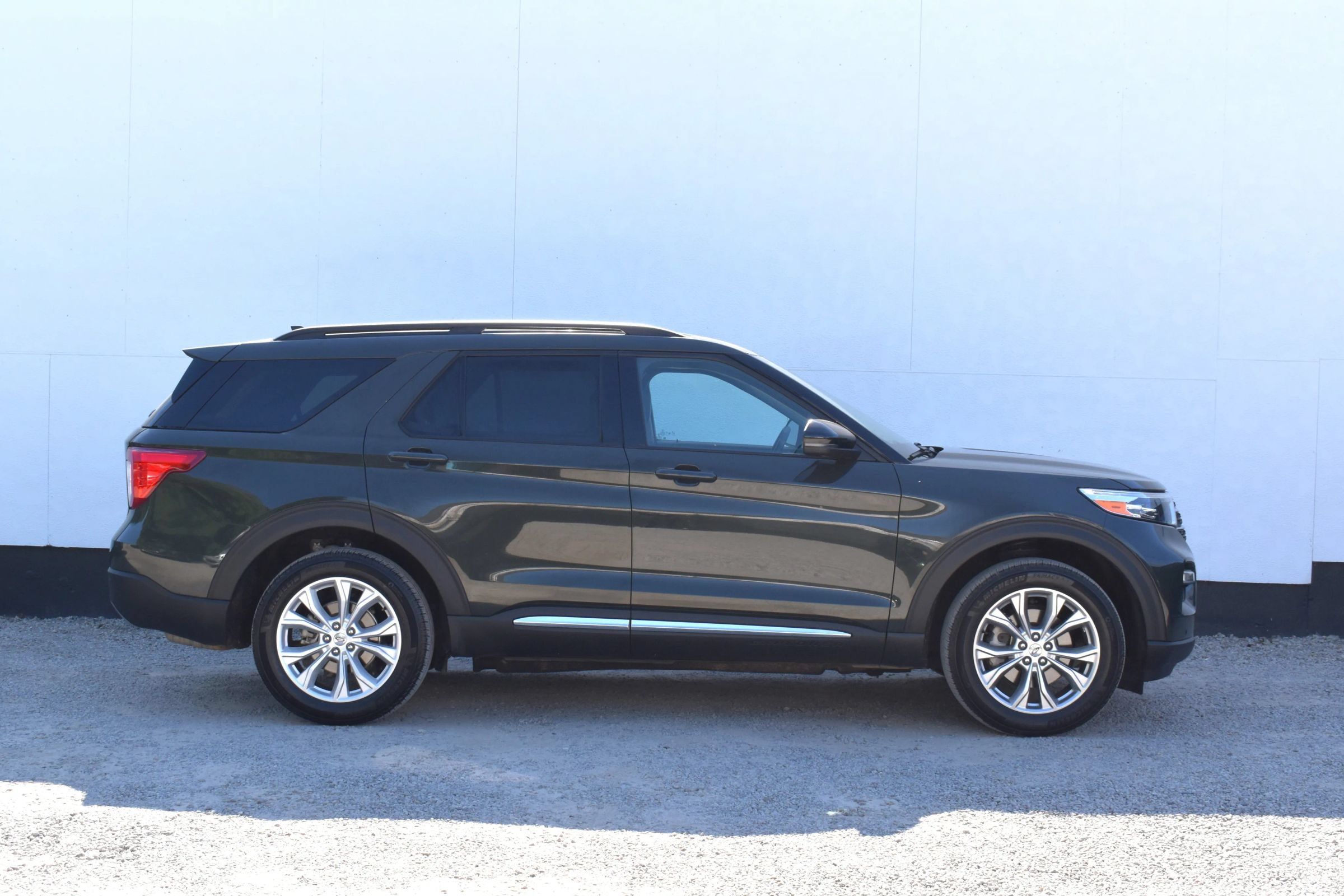 Used 2024 Ford Explorer XLT w/ Equipment Group 202A AWD/4WD image 45