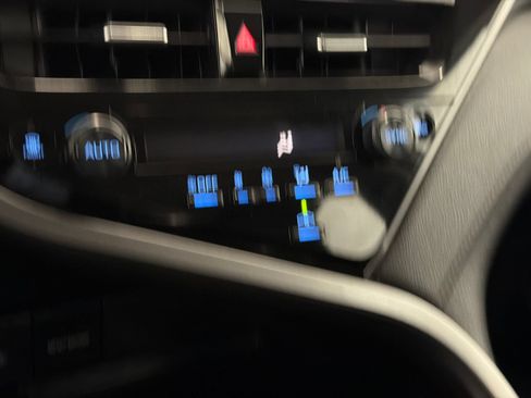 Used 2022 Toyota Camry SE FWD image 22
