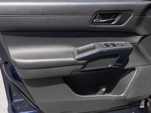 Used 2025 Nissan Pathfinder SV AWD/4WD image 14