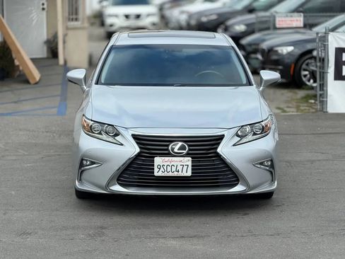 Used 2016 Lexus ES 350 w/ Navigation System Package image 4