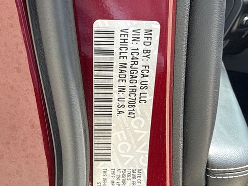 Used 2024 Jeep Grand Cherokee Laredo RWD image 23