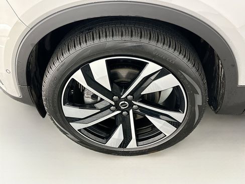 Used 2025 Volvo XC40 B5 Plus image 11