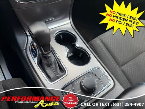 Used 2019 Jeep Grand Cherokee Laredo AWD/4WD image 16