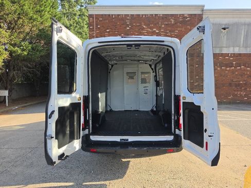 Used 2017 Ford Transit 150 130 Medium Roof RWD image 6