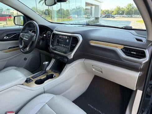 Used 2017 GMC Acadia Denali w/ Technology Package FWD image 20