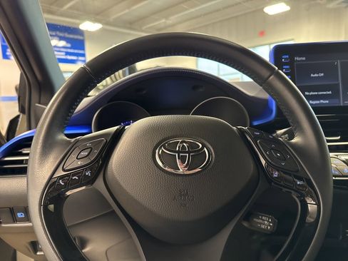 Used 2021 Toyota C-HR XLE image 19
