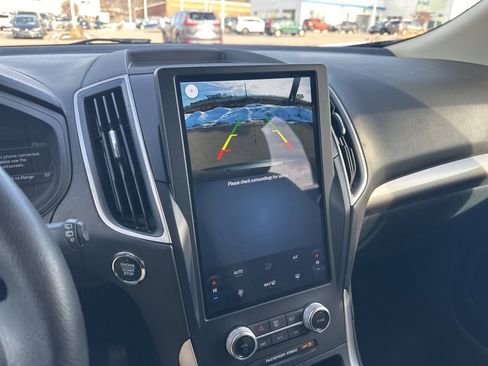 Used 2024 Ford Edge SE image 19