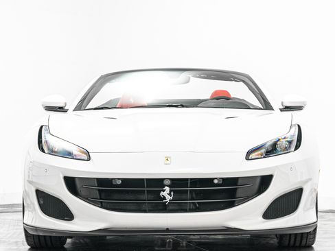 Used 2019 Ferrari Portofino RWD image 4