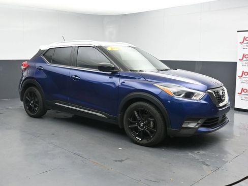 Used 2020 Nissan Kicks SR w/ SR Premium Package FWD image 2