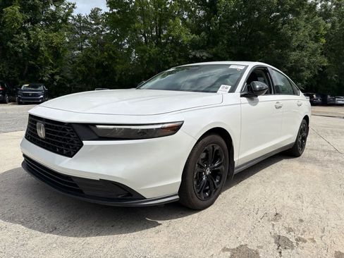 Used 2025 Honda Accord SE image 1
