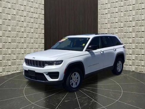 Certified 2023 Jeep Grand Cherokee Laredo AWD/4WD image 10