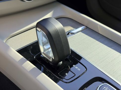 Certified 2023 Volvo XC60 B5 Plus w/ Climate Package image 31