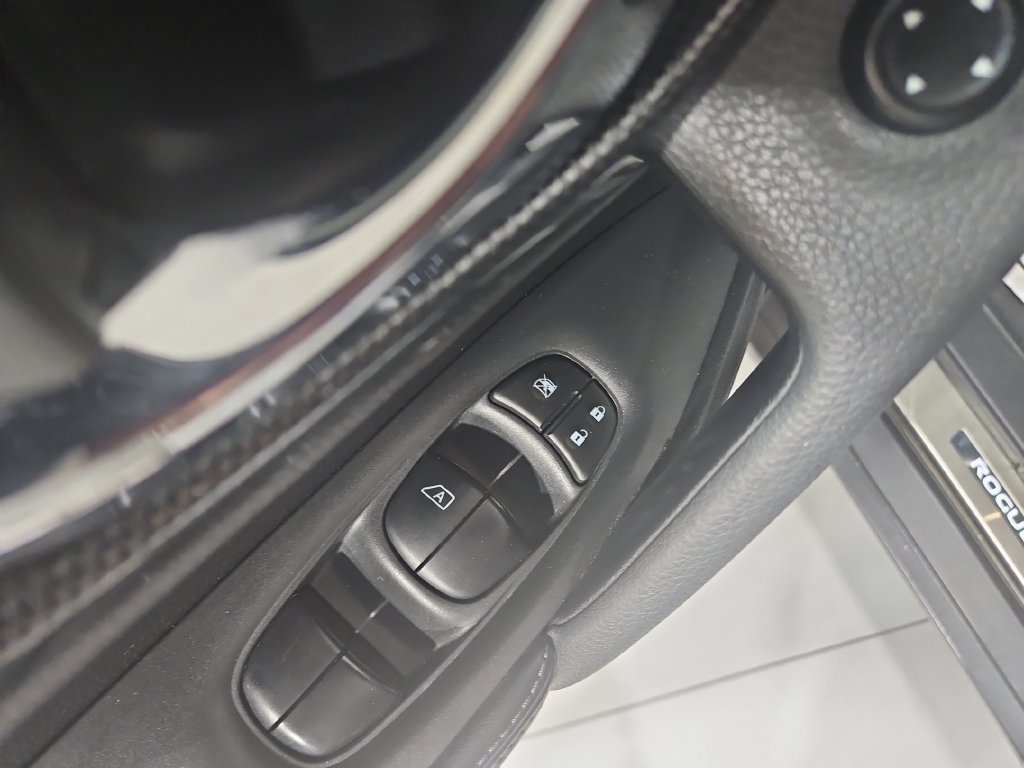 Used 2016 Nissan Rogue SL w/ SL Premium Package AWD/4WD image 12