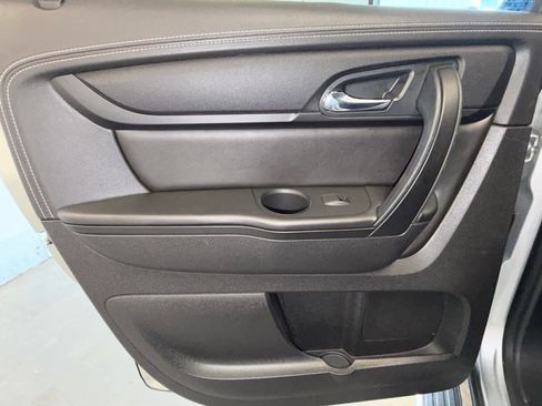 Used 2017 Chevrolet Traverse LT w/ Style and Technology Package FWD image 23