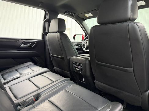 Used 2022 Chevrolet Suburban Z71 w/ Luxury Package AWD/4WD image 18