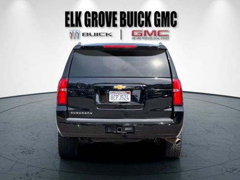 Used 2018 Chevrolet Suburban LT RWD image 5