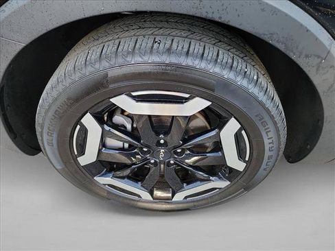 Used 2025 Kia Telluride S FWD image 9