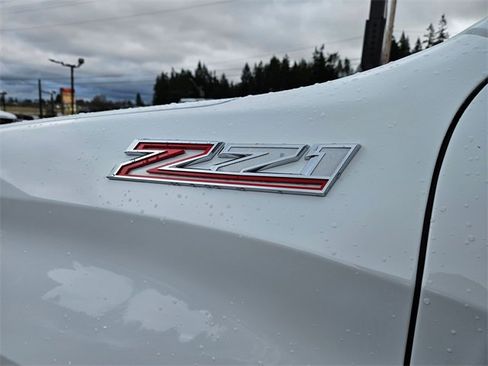 Used 2025 Chevrolet Silverado 1500 LT Trail Boss w/ Convenience Package II image 9