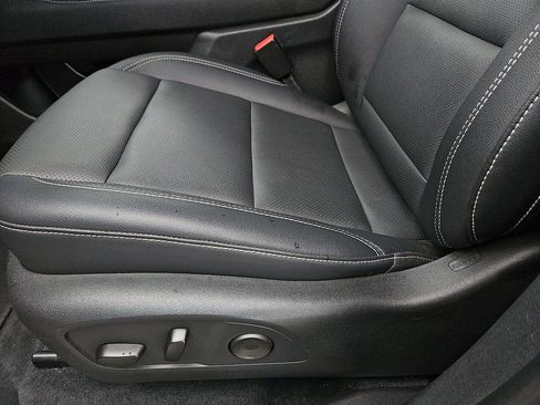 Used 2024 Chevrolet Traverse LT image 21