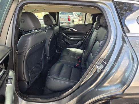 Used 2017 INFINITI QX30 Premium w/ Navigation Package FWD image 21