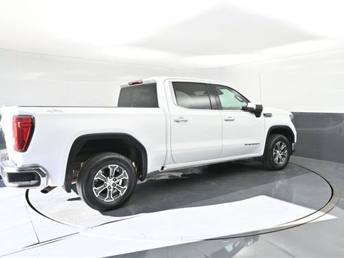 Used 2024 GMC Sierra 1500 SLT image 15