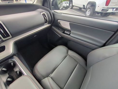 Used 2025 Ford Expedition Active AWD/4WD image 18