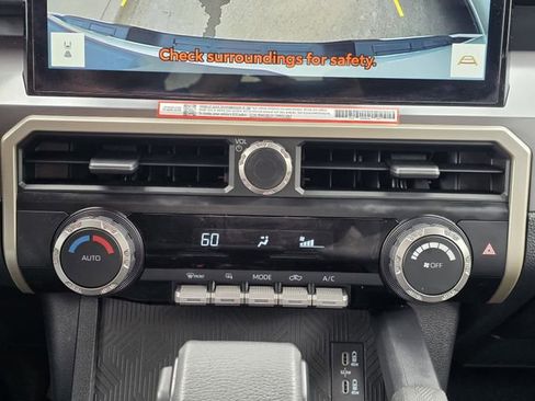 Used 2025 Toyota Tacoma TRD Sport AWD/4WD image 18