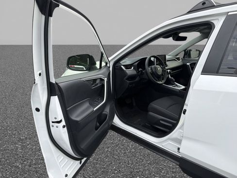 Used 2025 Toyota RAV4 LE AWD/4WD image 14
