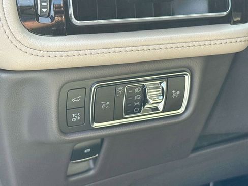 Certified 2023 Lincoln Nautilus Reserve AWD/4WD image 27