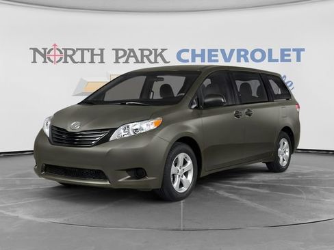 Used 2014 Toyota Sienna LE FWD image 1