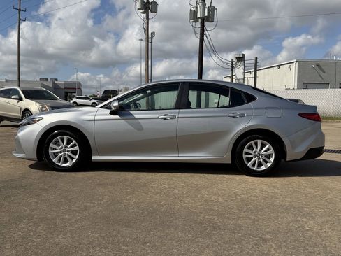 Used 2025 Toyota Camry LE FWD image 6