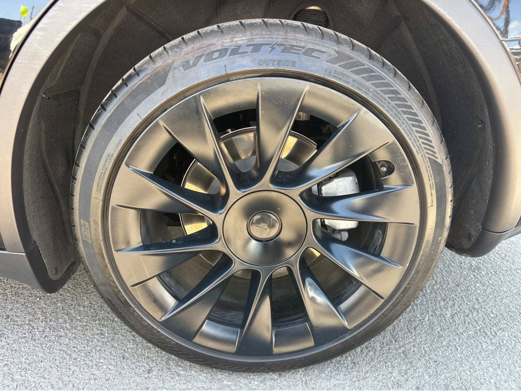 Used 2023 Tesla Model Y Long Range AWD/4WD image 14