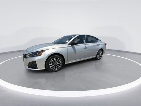 Used 2024 Nissan Altima 2.5 SV FWD image 4