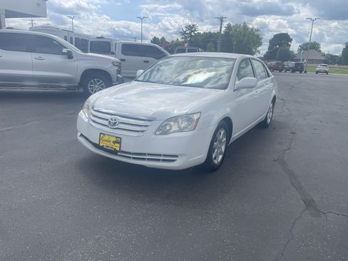 Used 2005 Toyota Avalon XLS FWD image 4