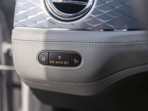 Certified 2025 Bentley Bentayga AWD/4WD image 33