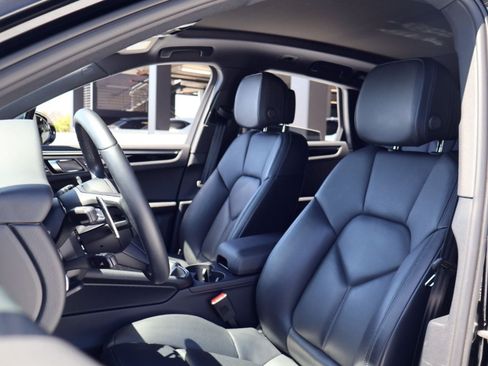 Certified 2024 Porsche Macan AWD/4WD image 5