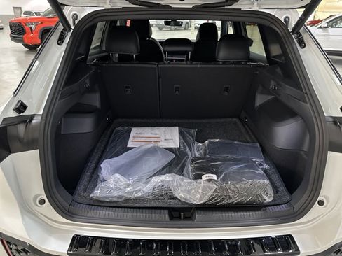 New 2026 Volkswagen Tiguan SE R-Line image 12