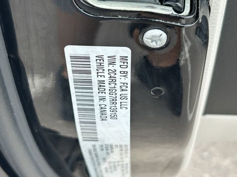 Used 2024 Chrysler Pacifica Limited FWD image 29