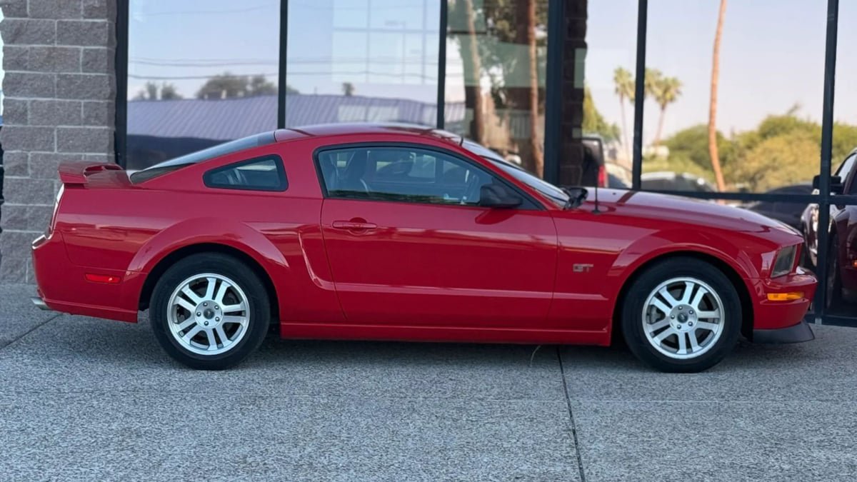 Used 2005 Ford Mustang GT Premium RWD image 14