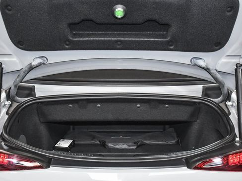 Used 2022 Mercedes-Benz SL 63 AMG 4MATIC w/ Driver Assistance Package image 79