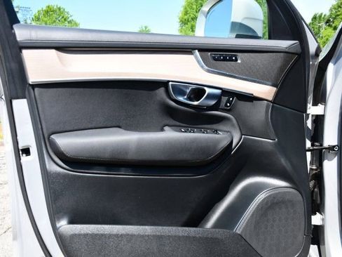 Certified 2025 Volvo XC90 B6 Plus AWD/4WD image 11