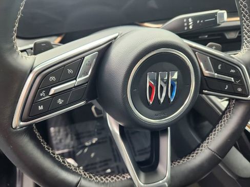 Used 2025 Buick Envision Sport Touring image 21