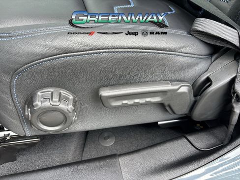 Used 2025 Jeep Wrangler Unlimited Sport AWD/4WD image 18