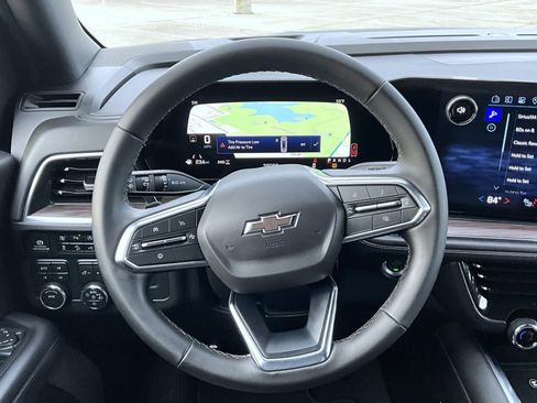 Used 2025 Chevrolet Suburban Z71 image 11