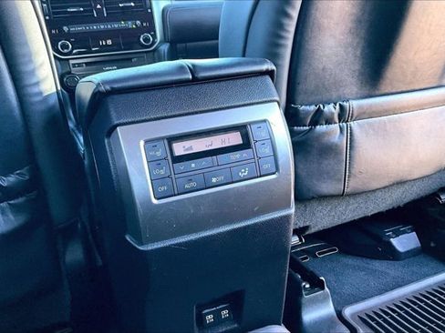 Used 2023 Lexus GX 460 Premium w/ Accessory Package image 10