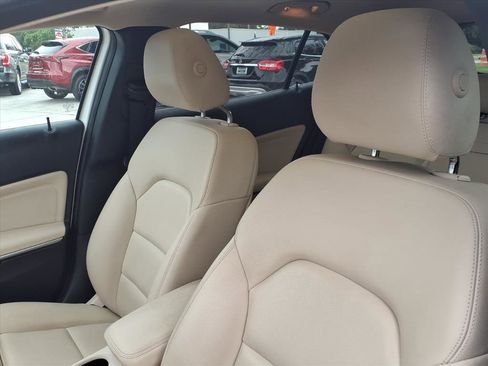 Used 2019 Mercedes-Benz GLA 250 4MATIC image 15