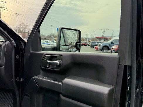 Used 2025 Chevrolet Silverado 2500 Custom w/ Custom Value Package image 15