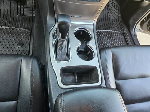 Used 2019 Jeep Grand Cherokee Laredo image 29